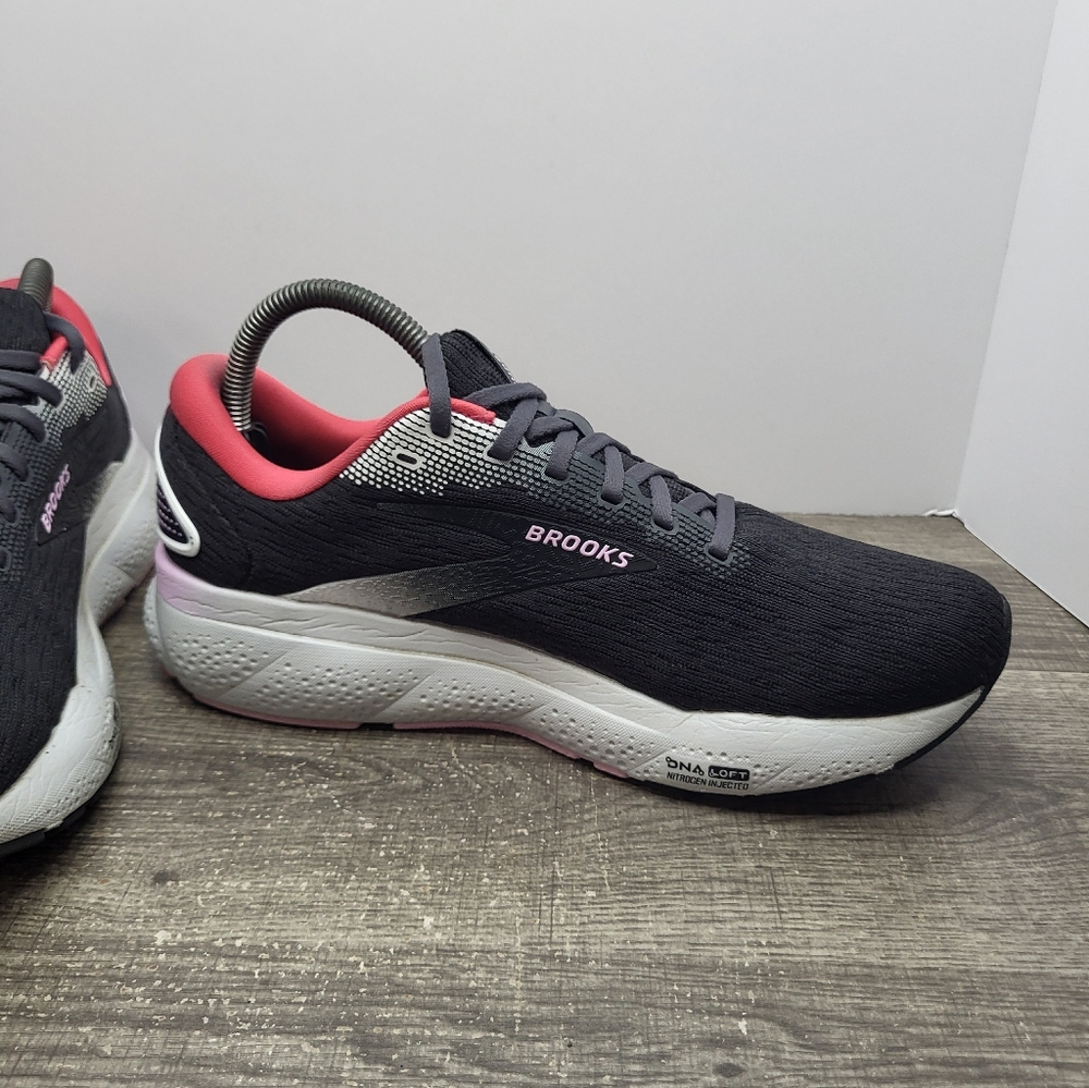 Brooks Ghost 16 Running Shoes Women Size 10 Black Pink Comfort Low Sneakers - Picture 3 of 10
